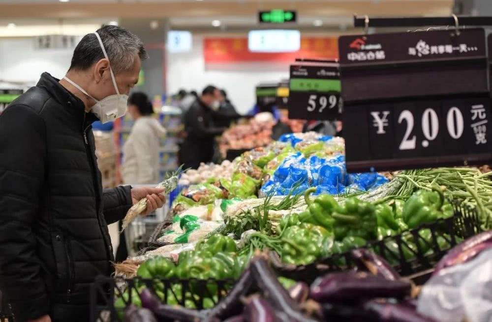 疫情中，一個(gè)中產(chǎn)家庭能撐多久？